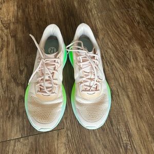 W Blissfeel running sneaker size 9